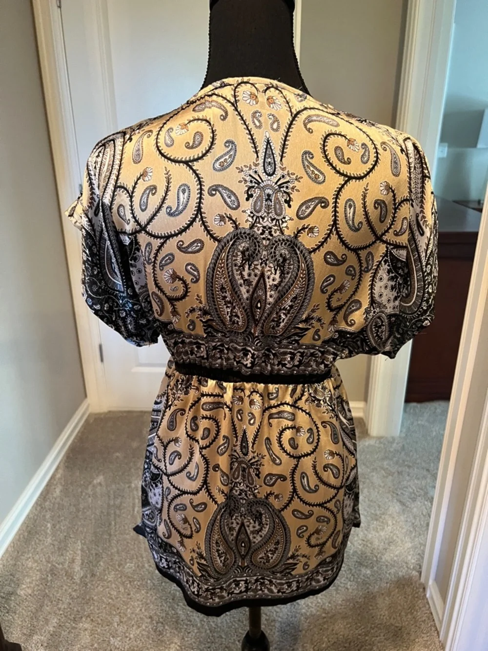 Rue21 Black and Tan Paisley V-Neck Tunic Top - Picture 6 of 6